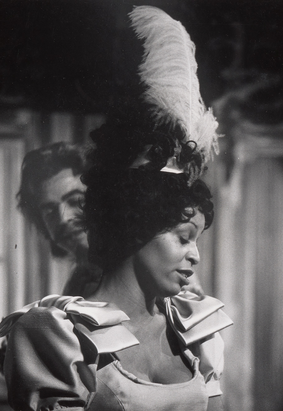 Roberta Alexander in La Cambiale di Matrimonio